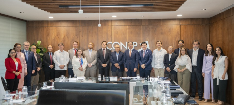 Encuentro de la misión del FMI con empresarios