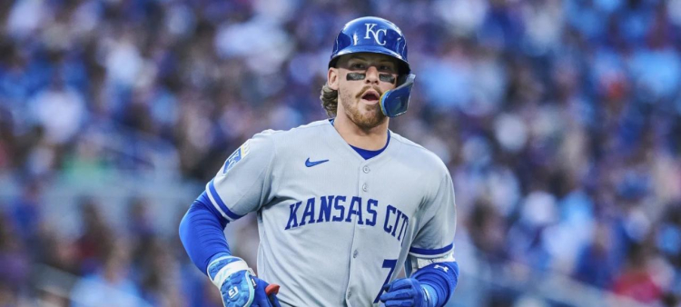 Jonrón de Bobby Witt Jr. en la octava salva a los Reales de la barrida ante los Angelinos
