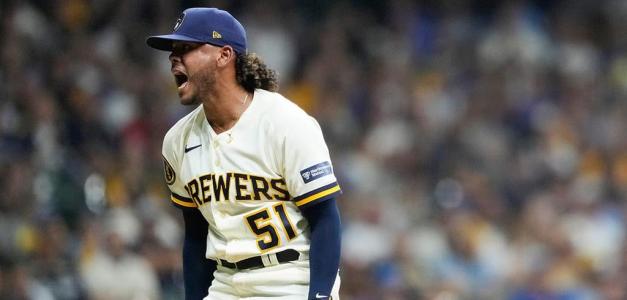 Freddy Peralta suma 29 entradas imbatido; Filis ganan a Cerveceros