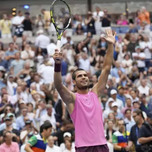 Alcaraz vence a Djokovic y llega a su tercera final consecutiva de Grand Slam