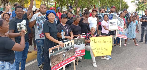 Protesta en km 28 de Pedro Brand por escasez de agua durante dos meses