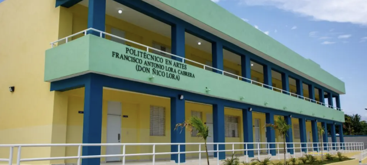 Inicio del año escolar en el Politécnico de Navarrete: desafíos sin maestros de arte