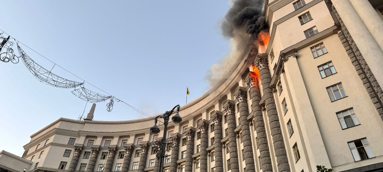Ataque ruso con drones y misiles en sede del gobierno ucraniano: cinco muertos