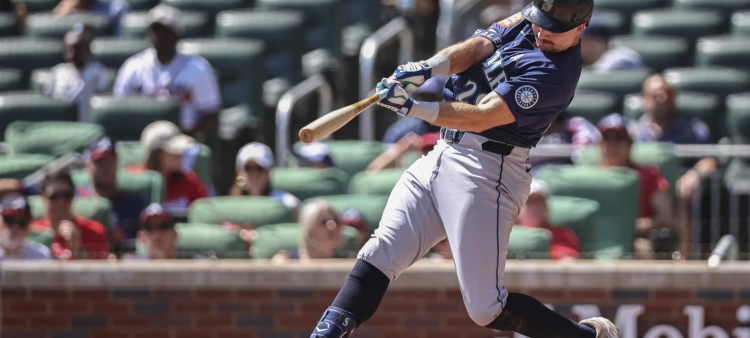 Los Marineros arrasan a los Bravos 18-2 con Raliegh conectando su cuadrangular número 53, líder en la MLB.