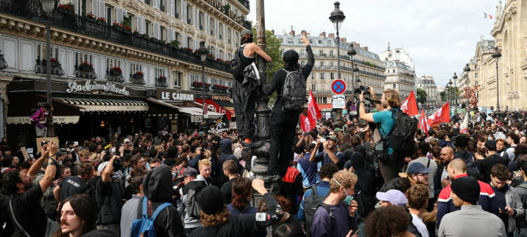 Desafío para el nuevo primer ministro: más de 250 detenidos en protestas en Francia