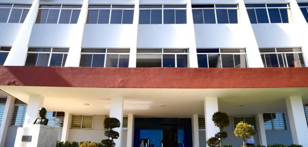 La Corte Constitucional declara inconstitucional la Ley de la Fuerza Pública sobre embargos de bienes.