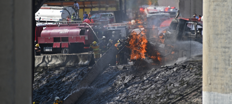 Se eleva a seis el número de fallecidos por la explosión de un camión de gas en Ciudad de México