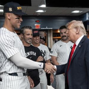 Donald Trump visita, Judge destaca en jonrones y Yankees ganan contra Tigres