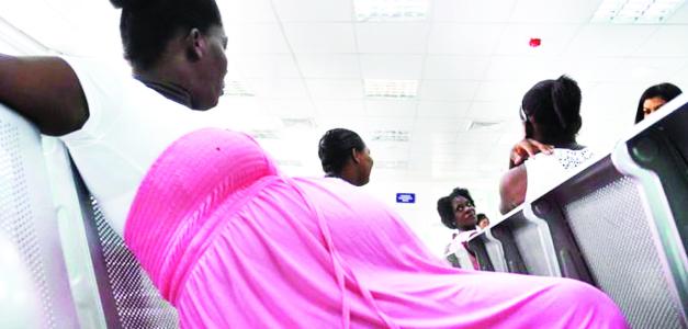 Ahorro de RD$4,000 millones en hospitales gracias a la disminución de partos de mujeres haitianas