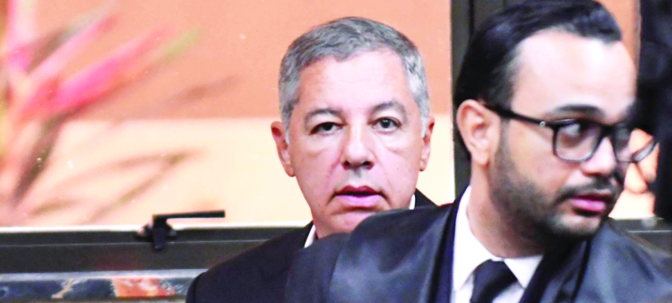 Querellantes retiran demanda contra exministro y exigen pago pendiente.