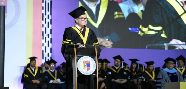 Mensaje inspirador de Manuel Corripio para 1,326 graduados de PUCMM