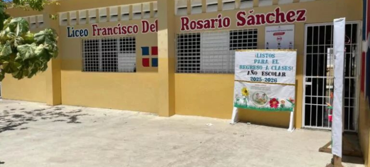 Cuatro adolescentes arrestados por presunta intoxicación en escuela de Nagua