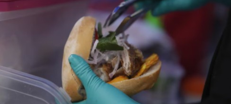 El pan con chicharrón peruano es elegido como el desayuno estrella en la competencia de Ibai Llanos
