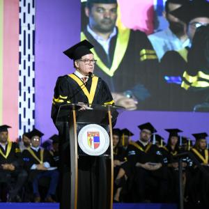 Mensaje inspirador de Manuel Corripio a graduados de PUCMM