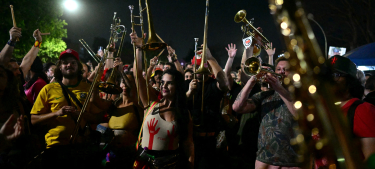 Celebración en São Paulo por Condena de Bolsonaro: Fiesta en las Calles