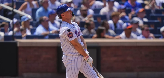 Jonrón de Alonso en la décima salva a los Mets de una racha de ocho derrotas