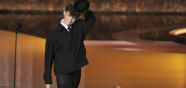 El actor Owen Cooper de “Adolescencia” gana Emmy como el más joven