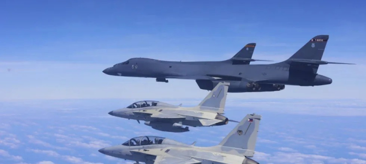 Llegada de cinco aviones de combate F-35 de EE.UU. a la base de Ceiba en Puerto Rico