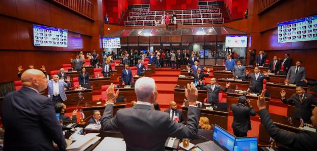 Senadores aprueban con urgencia aumentar préstamos del Gobierno a RD$10,627 millones