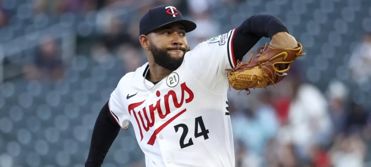 Woods Richardson domina con 11 ponches en triunfo de los Twins 7-0 sobre los Yankees.