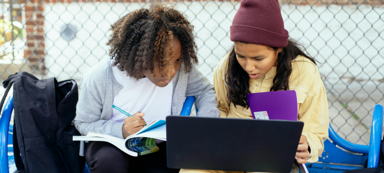 Uso de YouTube y la Inteligencia Artificial por Adolescentes como Recurso Educativo