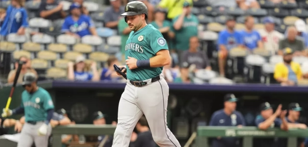 Raleigh iguala récord de Mantle y Griffey con su 55.º y 56.º jonrón en Seattle