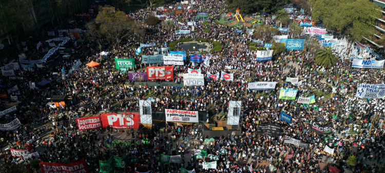Protestas en Argentina contra los vetos de Milei a fondos de educación y salud