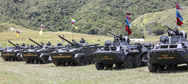 Ejercicios militares de Venezuela en isla del Caribe en respuesta a despliegue de EEUU