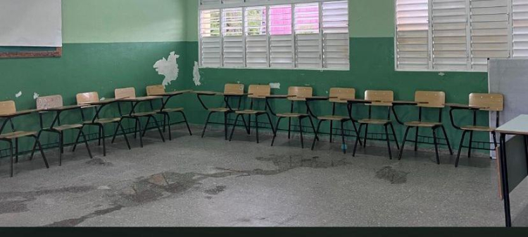 Corrección de Filtraciones Solicitada por Padres en Liceo de La Palma en Constanza