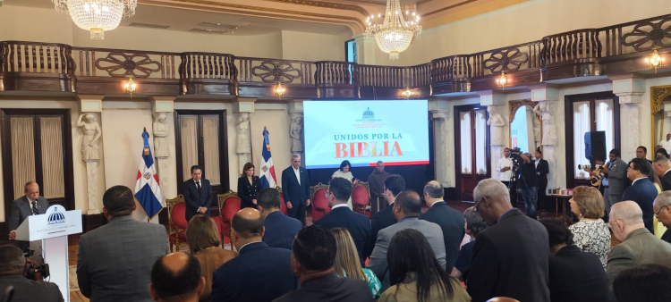 Celebración encabezada por Abinader en honor al mes de la Biblia