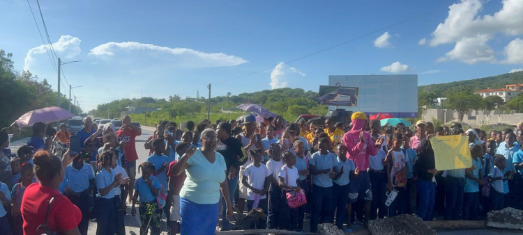 Protesta en Barahona por Mejora de Calles