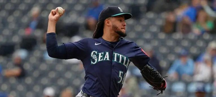 Luis Castillo domina en blanqueada de los Marineros contra Kansas