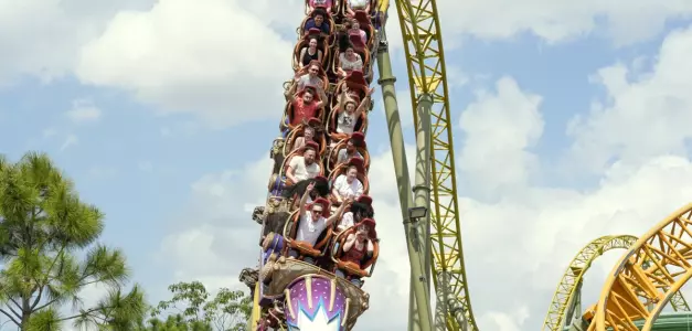 Fallece hombre con afección en la columna en montaña rusa de Universal Orlando
