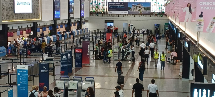 Prueba de circuitos eléctricos en el AILA realizada por técnicos de Aerodom