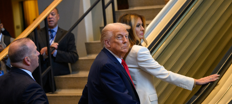 La Casa Blanca pide investigación del incidente en escalera mecánica durante la visita de Trump a la ONU.