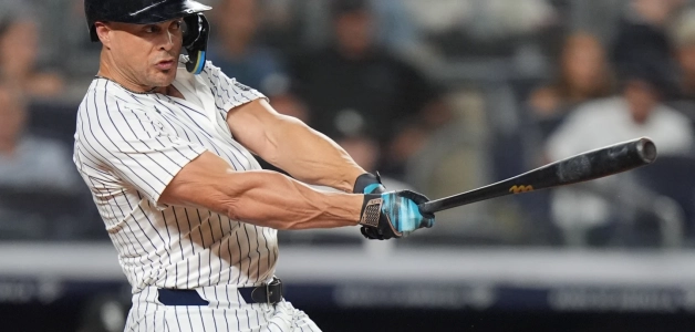 Yankees derrotan a los Medias Blancas con destacada actuación de Stanton y Rodón, igualando a Toronto
