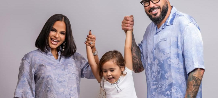 Natti Natasha organiza un “baby shower del pueblo” con sorteo de un carro del año