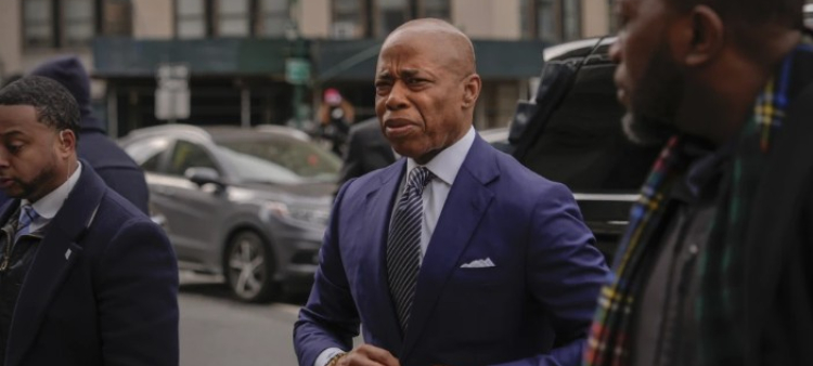 El alcalde Eric Adams de Nueva York se retira de la carrera a la reelección