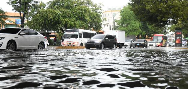 Informe del COE: 1 fallecido y 5,620 desplazados por lluvias