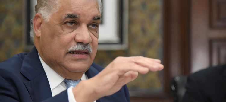 Llamado de Miguel Vargas al Gobierno para Detener el “Descalabro” de Servicios