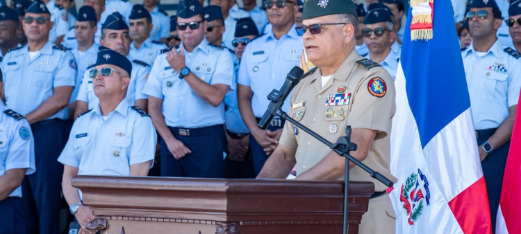 Visita del Ministro de Defensa a la Fuerza Aérea: Anuncio de Obras de Remozamiento