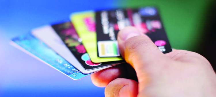 El rol de las tarjetas de crédito en la adquisición de nuevos clientes en el sistema financiero.