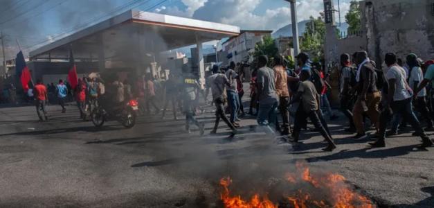 Haitianos lamentan víctimas de ataque con drones en barrio controlado por pandillas
