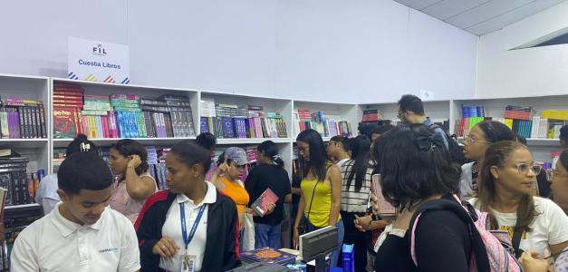 Feria del Libro: La elección de los jóvenes para escapar de la realidad
