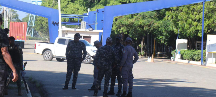 Evacuación de Personal de Zona Franca Codevi Debido a Manifestación de Haitianos en Juana Méndez