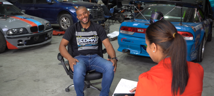 De Limpiabotas a Piloto Profesional de Autos: La Inspiradora Trayectoria de Rafael Adames