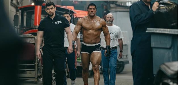 Dwayne Johnson desafía al éxito como antagonista en “The Smashing Machine”