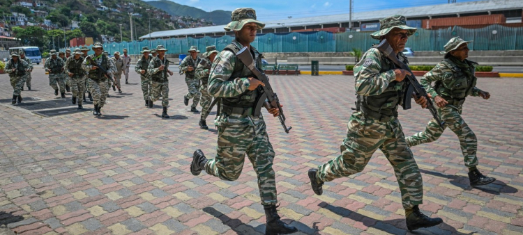 Despliegue militar anunciado en aeropuerto principal y dos regiones de Venezuela