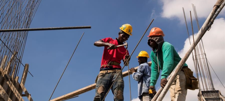 Desafíos del Sector de la Construcción: Costos de Vivienda y Trámites de Permisos