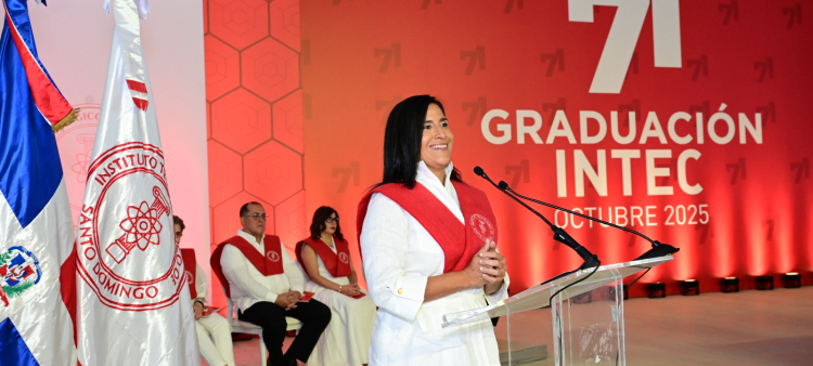 El poder de las decisiones: mensaje emotivo de Thaís Herrera a los egresados del Intec